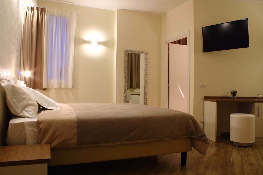 Bhl Boutique Rooms Legnano Room photo